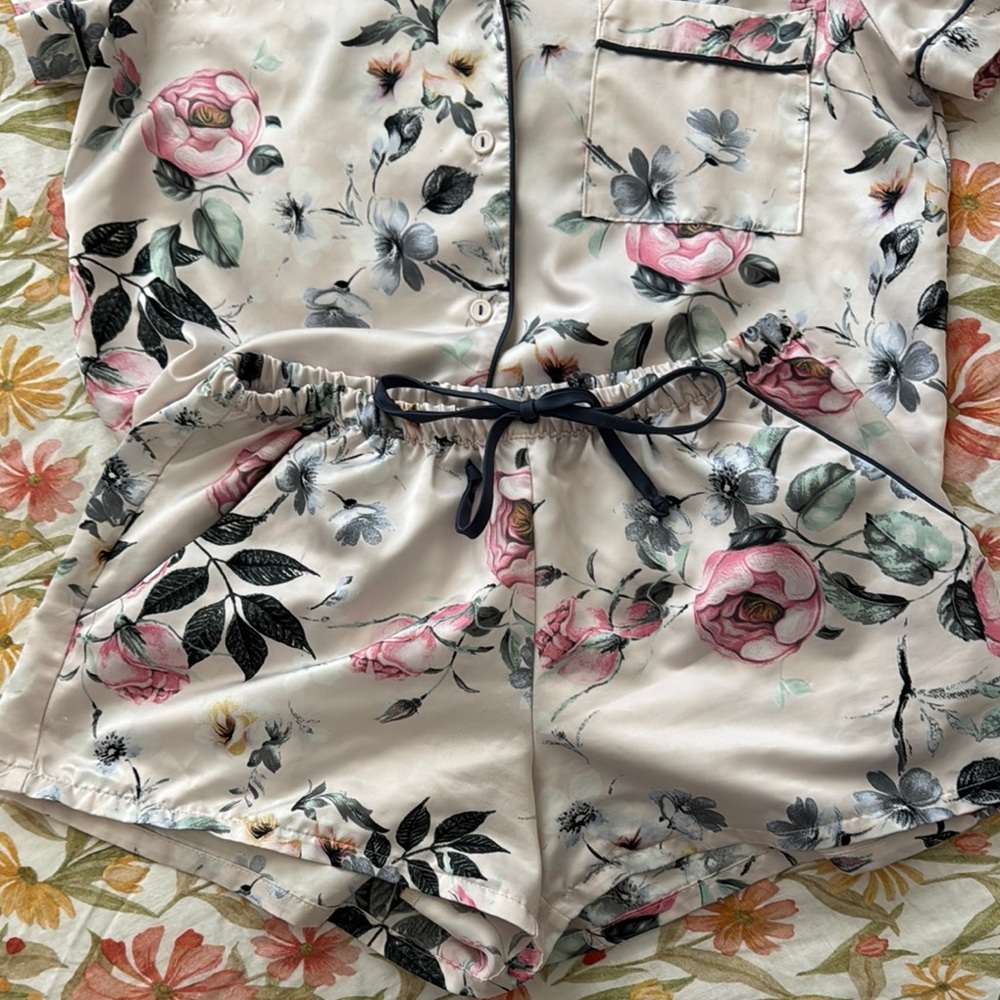 In Bloom PJ Set - Picture 4 of 4